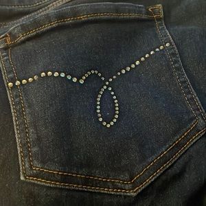 Cute stretchy jeans with lots of life left